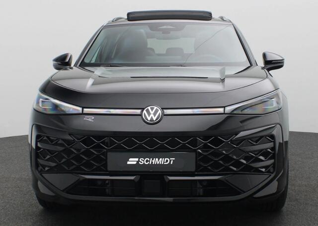 Volkswagen T-Roc 1.5 eTsi R-Line First Edition 150PK DSG Pano-Schuifdak | Trekhaak | Black Style | 20" LM Velgen | Keyless |Side Asisst |Matrix LED-Verlichting | Achteruitrijcamera