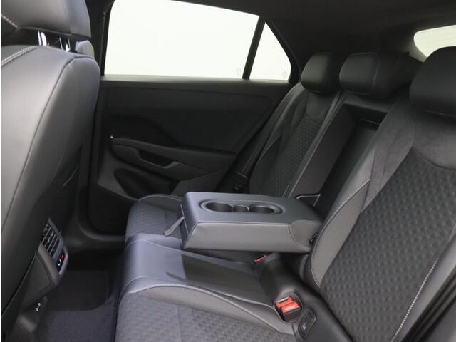 Volkswagen T-Roc 1.5 eTsi R-Line First Edition 150PK DSG Pano-Schuifdak | Trekhaak | Black Style | 20" LM Velgen | Keyless |Side Asisst |Matrix LED-Verlichting | Achteruitrijcamera
