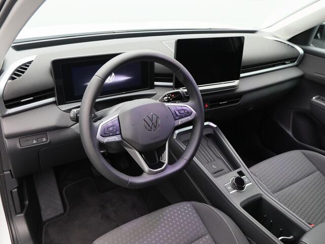 Volkswagen T-Roc 1.5 eTsi 115 Pk Life First Edition | Stoel/Stuurverwarming | Adaptive cruise | Camera | Navigatie | CarPlay | 17 Inch | 9.218 Km !!