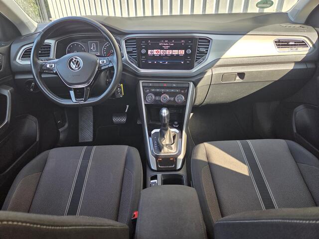 Volkswagen T-Roc 1.5 TSI Sport / Stoelverwarming / Achteruitrijcamera / Navigatie / Trekhaak / Apple CarPlay/Android Auto / All Season banden / Climate Control /