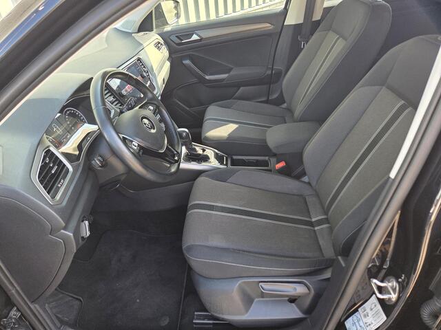 Volkswagen T-Roc 1.5 TSI Sport / Stoelverwarming / Achteruitrijcamera / Navigatie / Trekhaak / Apple CarPlay/Android Auto / All Season banden / Climate Control /