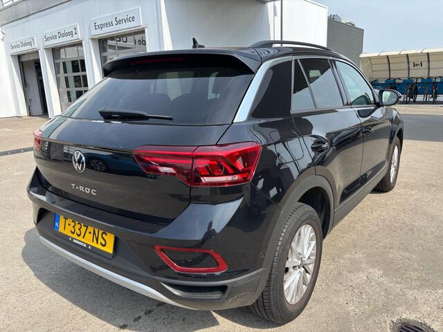 Volkswagen T-Roc 1.5 TSI Life Business 150pk | Navi | Climatronic | App Connect | Verwarmde stoelen |