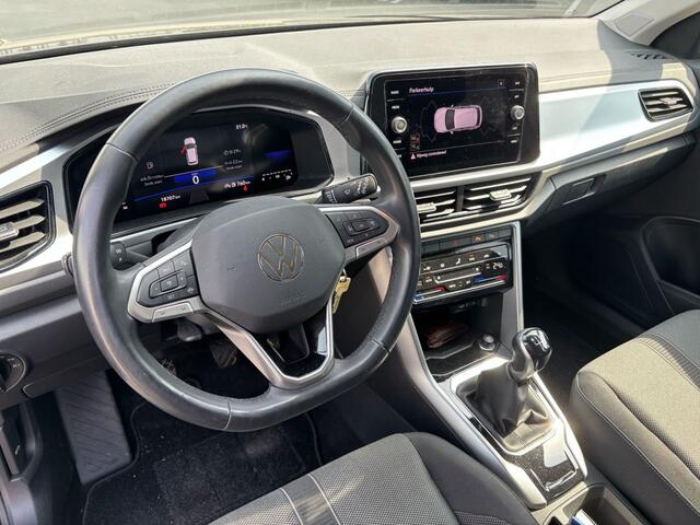 Volkswagen T-Roc 1.5 TSI Life Business 150pk | Navi | Climatronic | App Connect | Verwarmde stoelen |