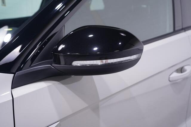 Volkswagen T-Roc 1.5 TSI R-Line NAP 2e eigen. r-line interieur/exterieur Comfort-pack Private-glas Multimedia-pack Led-verlichting 18"-lmv PDC v+a Black-pack electrische-achterklep ACC stoelverwarming ECC Navigatie Camera APPLE-carplay