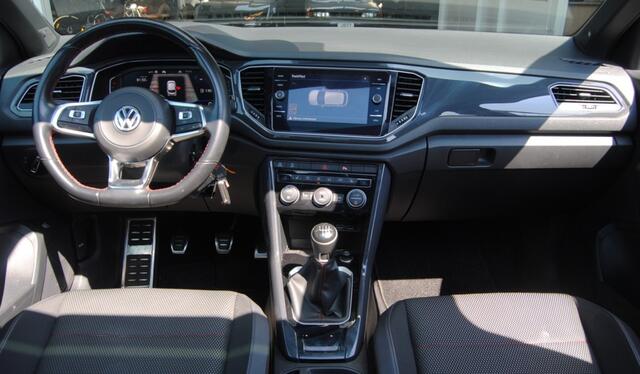 Volkswagen T-Roc 1.5 TSI Sport BnsR-Line | Carplay | Pano | Trekhaak |