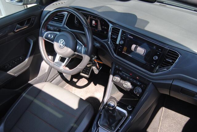 Volkswagen T-Roc 1.5 TSI Sport BnsR-Line | Carplay | Pano | Trekhaak |