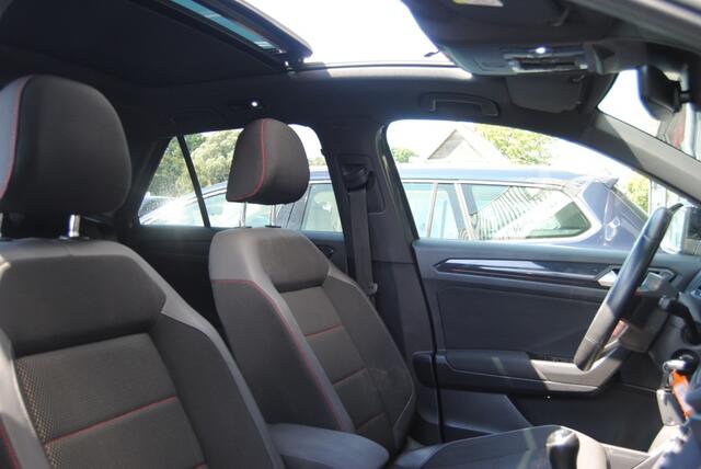 Volkswagen T-Roc 1.5 TSI Sport BnsR-Line | Carplay | Pano | Trekhaak |