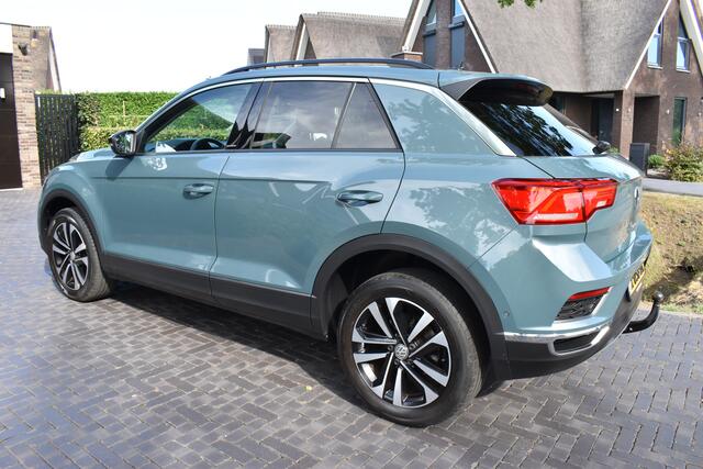 Volkswagen T-Roc 1.5 TSI Sport Business-R PANO, TREKH., NIEUWSTAAT!