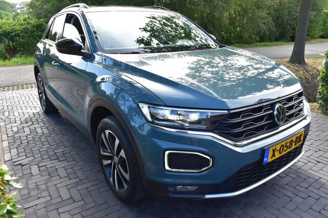Volkswagen T-Roc 1.5 TSI Sport Business-R PANO, TREKH., NIEUWSTAAT!
