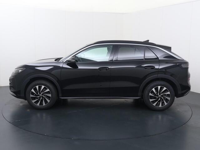 Volkswagen T-Roc Life First Edition 1.5 eTSI 85 kW / 116 PK DSG | Comfort pakket | LED Plus verlichting met lichtstrip in grille & verlichte logo's | Trekhaak wegklapbaar |