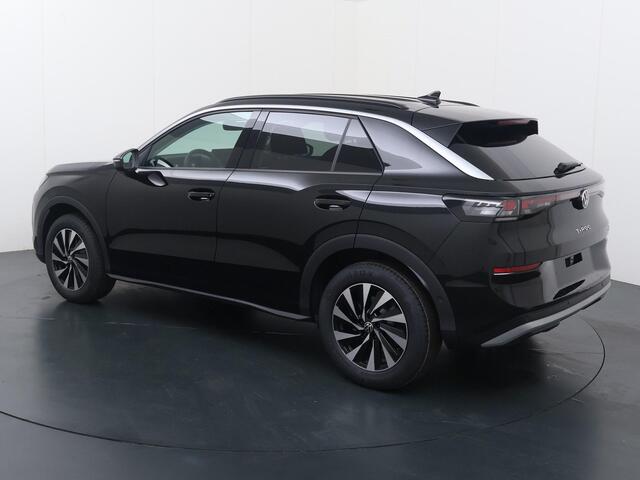 Volkswagen T-Roc Life First Edition 1.5 eTSI 85 kW / 116 PK DSG | Comfort pakket | LED Plus verlichting met lichtstrip in grille & verlichte logo's | Trekhaak wegklapbaar |