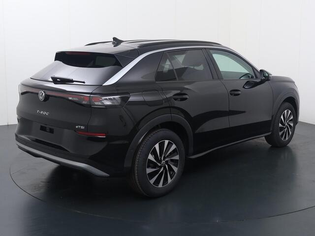 Volkswagen T-Roc Life First Edition 1.5 eTSI 85 kW / 116 PK DSG | Comfort pakket | LED Plus verlichting met lichtstrip in grille & verlichte logo's | Trekhaak wegklapbaar |