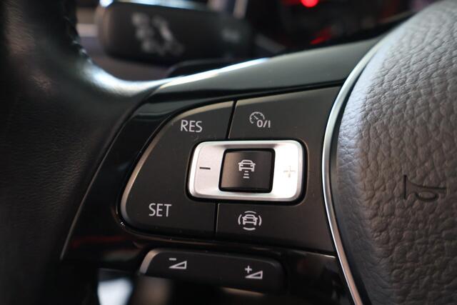 Volkswagen T-Roc 1.5 TSI Style, IQ light, Camera, ACC, Trekhaak