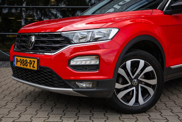 Volkswagen T-Roc 1.5 TSI Active , Trekhaak, Achteruitrijcamera, All-Season,