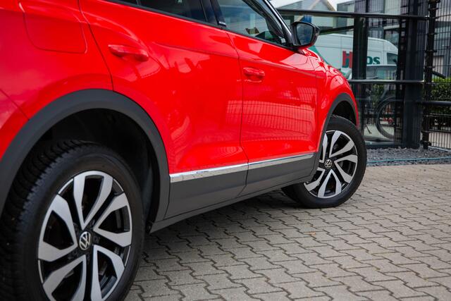Volkswagen T-Roc 1.5 TSI Active , Trekhaak, Achteruitrijcamera, All-Season,