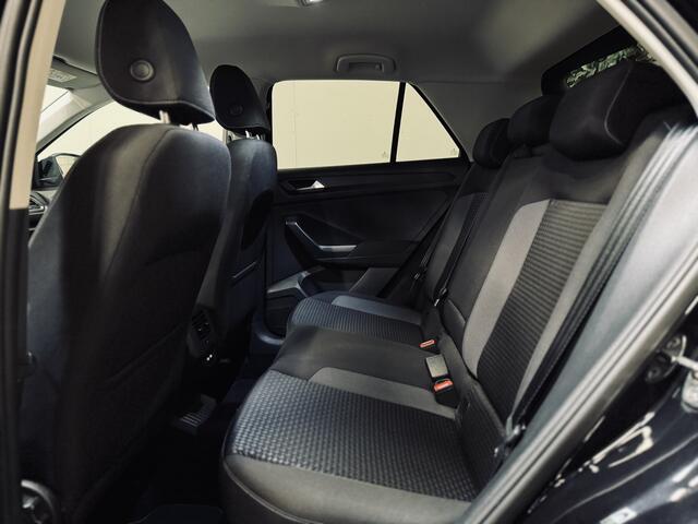 Volkswagen T-Roc 1.5 TSI Active | 17" | CarPlay | Stoelverw. |