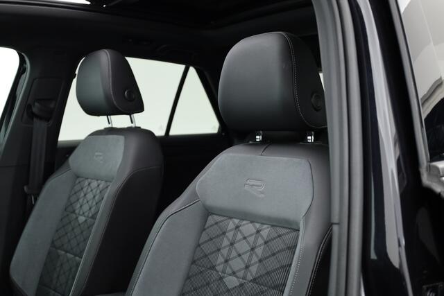 Volkswagen T-Roc 1.5 TSI R-Line | Rijklaar!! | Pano | IQ Lights | Camera | Adapt. Cruise | Trekhaak | Stoelverw. | Apple CarPlay | 17''