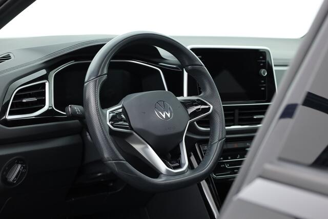 Volkswagen T-Roc 1.5 TSI R-Line | Rijklaar!! | Pano | IQ Lights | Camera | Adapt. Cruise | Trekhaak | Stoelverw. | Apple CarPlay | 17''