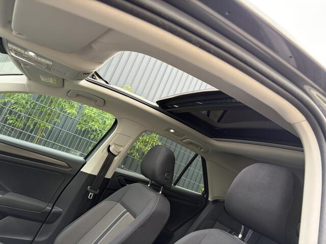 Volkswagen T-Roc 1.0 TSI Style / PANORAMADAK / CARPLAY / NAVI / CRUISE / STOELVERWARMING
