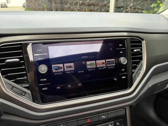 Volkswagen T-Roc 1.0 TSI Style / PANORAMADAK / CARPLAY / NAVI / CRUISE / STOELVERWARMING