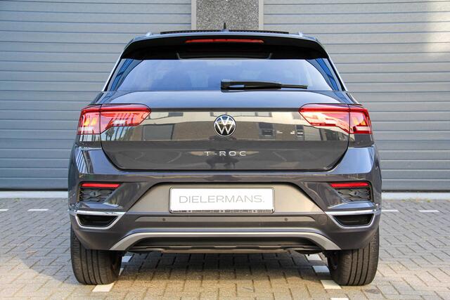 Volkswagen T-Roc 1.5 TSI Sport | Panoramadak | Digitaal Display | Leder | Vol in de opties | NL auto | NAP auto | Schadevrije auto | Dealeronderhouden auto