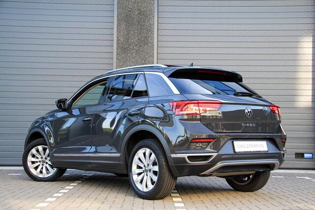 Volkswagen T-Roc 1.5 TSI Sport | Panoramadak | Digitaal Display | Leder | Vol in de opties | NL auto | NAP auto | Schadevrije auto | Dealeronderhouden auto