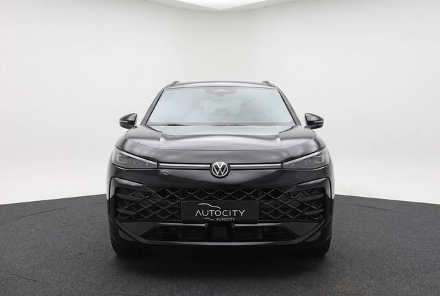 Volkswagen T-Roc 1.5 eTSI R-Line Black Style 150PK | Pano | IQ Lights | Trekhaak | 20" | Winterpakket