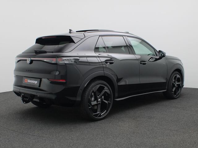 Volkswagen T-Roc 1.5 eTsi R-Line First Edition 150PK DSG Pano-Schuifdak, Trekhaak, Black Style, 20" LM Velgen, Keyless, Side Asisst, Matrix LED-Verlichting, Achteruitrijcamera