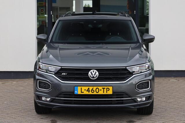 Volkswagen T-Roc 1.5 TSI Sport Business R 150PK / 110kW DSG, Panoramadak, R-Line in- en exterieur, achteruitrijcamera (rear view), parkeersensoren voor en achter (pdc), 18" 'Sebring' LMV, elektrisch verstel-, verwarm- en inklapbare buitenspiegels (spiegelpakket), lendesteun, LED verlichting, navigatie, verwarmbare voorstoelen, DAB+, elektrische achterklep, adaptieve cruise control (acc), Apple Carplay & Android Auto, keyless start & entry etc.