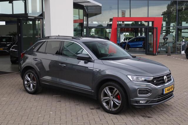 Volkswagen T-Roc 1.5 TSI Sport Business R 150PK / 110kW DSG, Panoramadak, R-Line in- en exterieur, achteruitrijcamera (rear view), parkeersensoren voor en achter (pdc), 18" 'Sebring' LMV, elektrisch verstel-, verwarm- en inklapbare buitenspiegels (spiegelpakket), lendesteun, LED verlichting, navigatie, verwarmbare voorstoelen, DAB+, elektrische achterklep, adaptieve cruise control (acc), Apple Carplay & Android Auto, keyless start & entry etc.