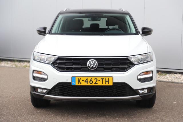 Volkswagen T-Roc 1.0 TSI Style Business Trekhaak 18 inch Zwarte Velgen Navigatie Carplay Android Airco Adaptive Cruise Control Parkeersensoren