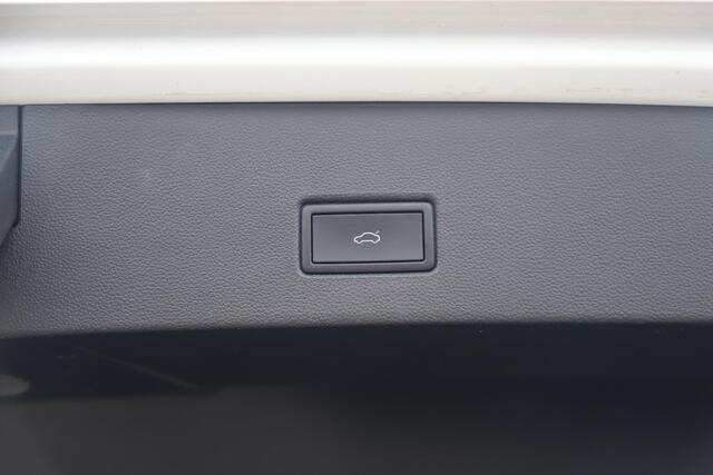Volkswagen T-Roc 1.0 TSI Style Business Trekhaak 18 inch Zwarte Velgen Navigatie Carplay Android Airco Adaptive Cruise Control Parkeersensoren