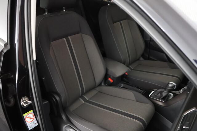Volkswagen T-Roc 1.5 TSI 150pk DSG Style Trekhaak Camera Stoelverwarming Panoramadak LED