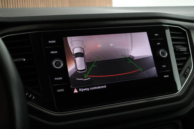 Volkswagen T-Roc 1.5 TSI 150pk DSG Style Trekhaak Camera Stoelverwarming Panoramadak LED