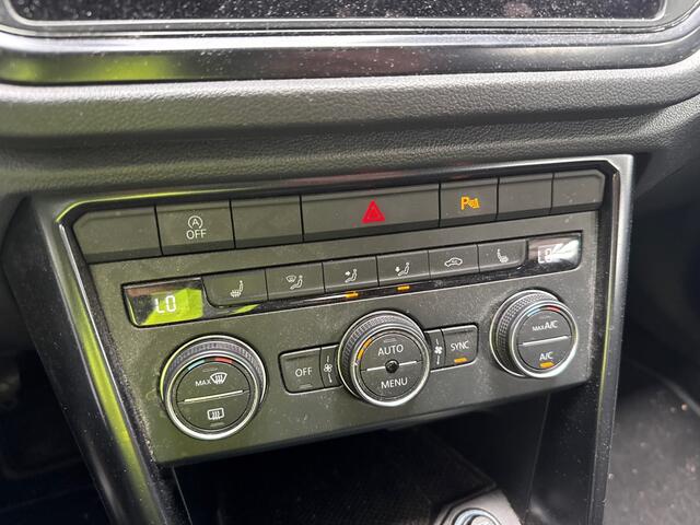 Volkswagen T-Roc 1.0 TSI | Stoelverwarming | Apple Carplay | Parkeersensoren | Trekhaak | Climate Control | Navigatie |