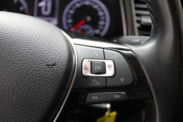 Volkswagen T-Roc 1.0 TSI Style | Airco | Navigatie | Trekhaak | PDC