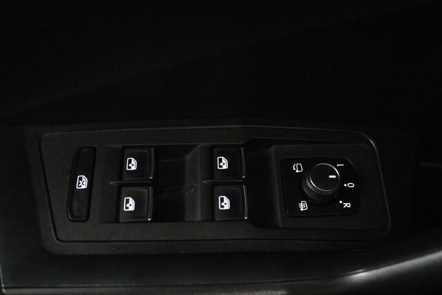 Volkswagen T-Roc 1.0 TSI Style (PANORAMADAK, DIGATALE COCKPIT, PDC, LED, CLIMA, STOELVERWARMING)