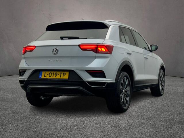 Volkswagen T-Roc Style 1.5 TSI 150pk Adaptive cruise control, Navigatie, Parkeersensoren, LED koplampen, Stoelverwarming, Airco, DAB, Radio, App connect, Bluetooth