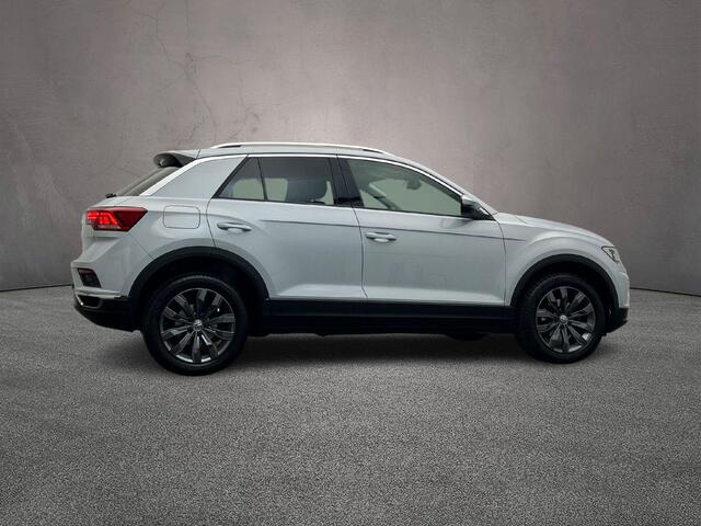 Volkswagen T-Roc Style 1.5 TSI 150pk Adaptive cruise control, Navigatie, Parkeersensoren, LED koplampen, Stoelverwarming, Airco, DAB, Radio, App connect, Bluetooth