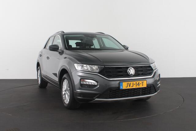 Volkswagen T-Roc 1.0 TSI Style > 110pk/Kleur Indium Grey/Parkeersensoren/navi/All season banden