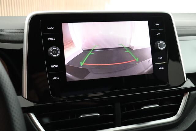 Volkswagen T-Roc 1.5 TSI 150pk DSG R-Line Edition Trekhaak Camera Stoelverwarming Massage Virtual Cockpit Navigatie