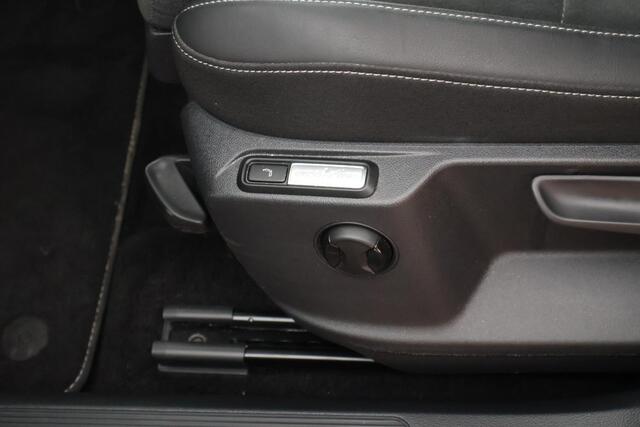 Volkswagen T-Roc 1.5 TSI 150pk DSG R-Line Edition Trekhaak Camera Stoelverwarming Massage Virtual Cockpit Navigatie
