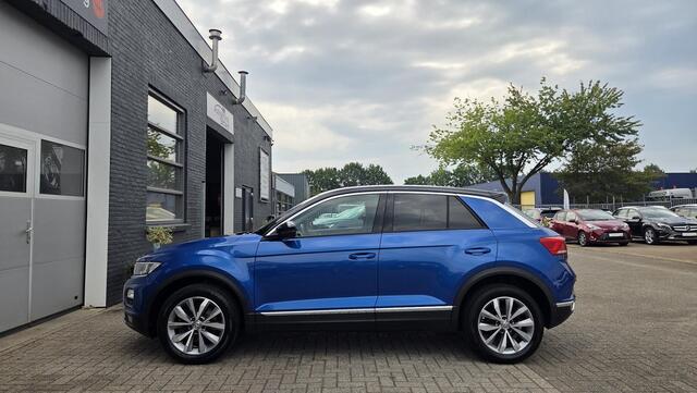 Volkswagen T-Roc 1.0 TSI Style | WINTERPAKKET | TREKHAAK | DEALER ONDERHOUDEN