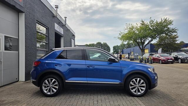 Volkswagen T-Roc 1.0 TSI Style | WINTERPAKKET | TREKHAAK | DEALER ONDERHOUDEN
