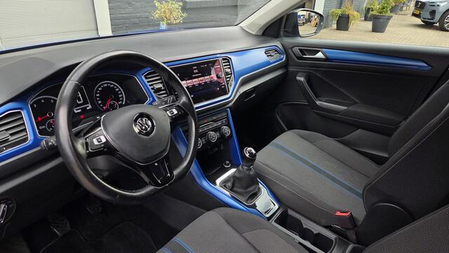 Volkswagen T-Roc 1.0 TSI Style | WINTERPAKKET | TREKHAAK | DEALER ONDERHOUDEN