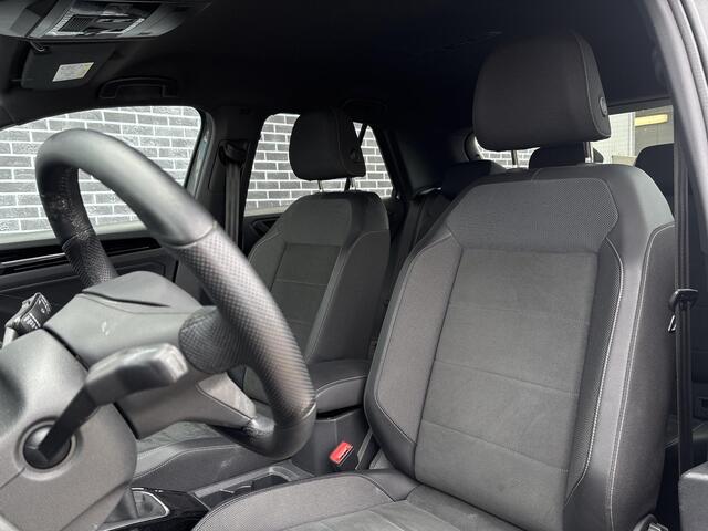 Volkswagen T-Roc 1.0 TSI R-Line Business | Achteruitrijcamera | Parkeersensoren | Parkeerassistent | ArtVelours | Stoelmassage | Stoelverwarming | LED Koplampen | Navigatie Discover Media | Apple Carplay | Android Auto | Privacy Glas | Two-Tone |