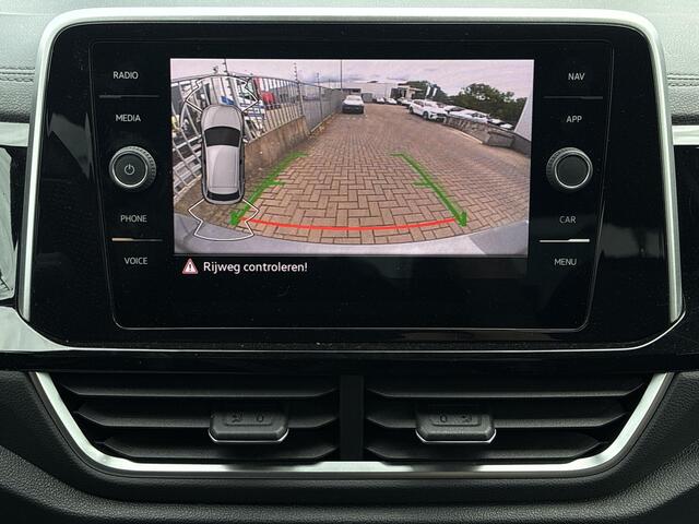 Volkswagen T-Roc 1.0 TSI R-Line Business | Achteruitrijcamera | Parkeersensoren | Parkeerassistent | ArtVelours | Stoelmassage | Stoelverwarming | LED Koplampen | Navigatie Discover Media | Apple Carplay | Android Auto | Privacy Glas | Two-Tone |