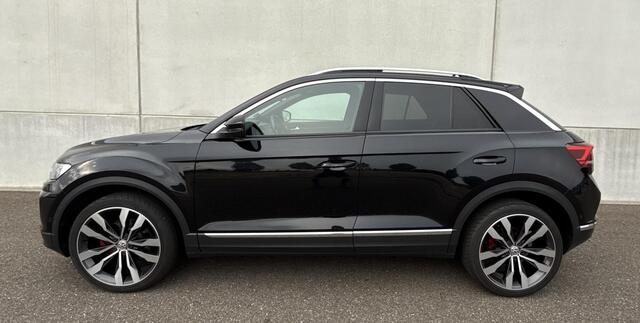 Volkswagen T-Roc 2.0 TSI 4Motion Sport Panorama | Beats | Carplay | Trekhaak | Adaptive cruise | Automatisch inparkeren