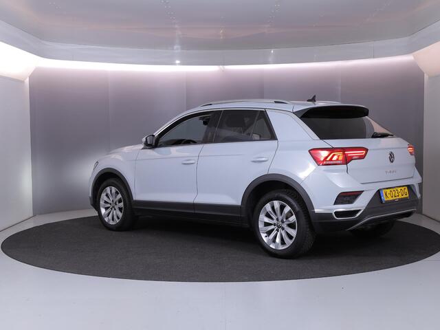 Volkswagen T-Roc 1.5 TSI Style Business 150 pk | Navigatie | Trekhaak (afneembaar) | Parkeersensoren | LED koplampen | Adaptieve cruise control |