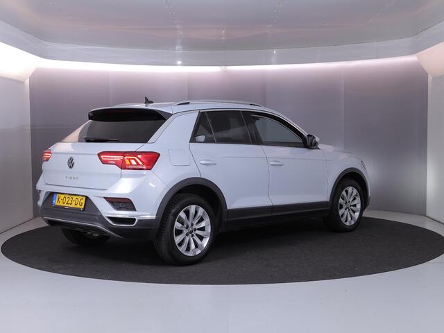 Volkswagen T-Roc 1.5 TSI Style Business 150 pk | Navigatie | Trekhaak (afneembaar) | Parkeersensoren | LED koplampen | Adaptieve cruise control |